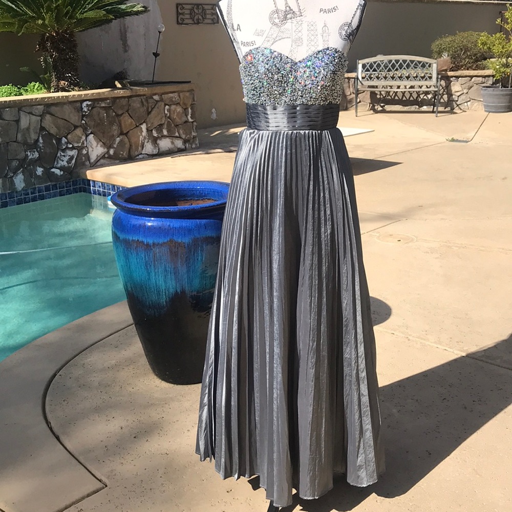 Silver prom/Bridesmaid gown size 0